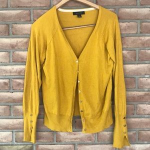 Large mustard button sleeve Atmosphere cardigan